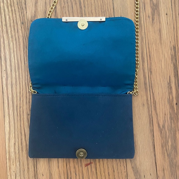 Wristlet with gold chain - Picture 4 of 5